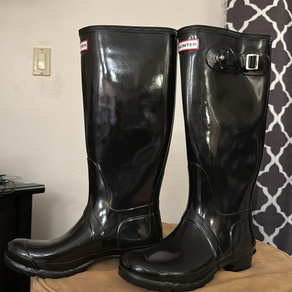 Like New:::: HUNTER Original Tall RAIN BOOTS!!! 😍🖤 - Picture 3 of 6